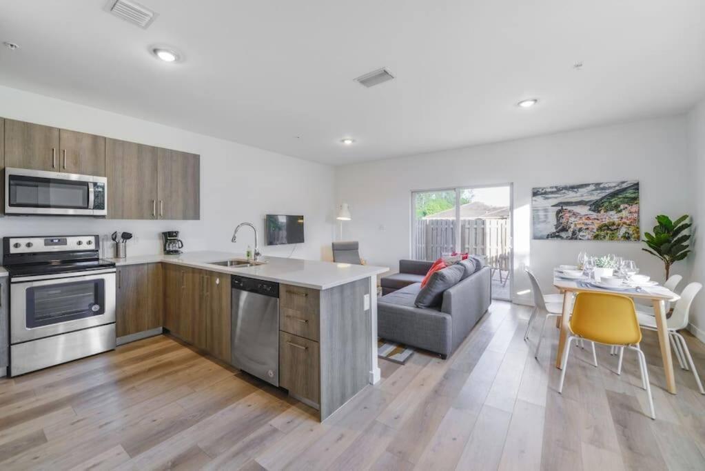 Willa Amazing Town House 15 Min From The Beach Wfree Parking Miami Zewnętrze zdjęcie
