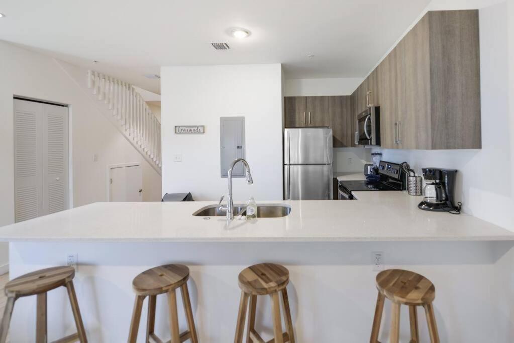 Willa Amazing Town House 15 Min From The Beach Wfree Parking Miami Zewnętrze zdjęcie