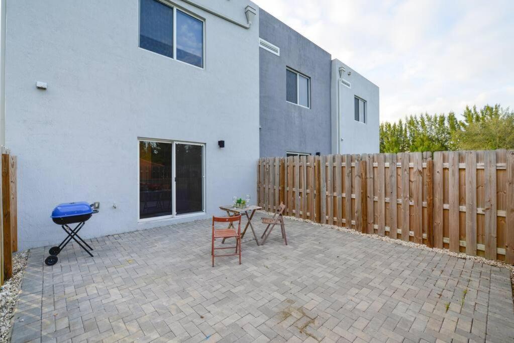 Willa Amazing Town House 15 Min From The Beach Wfree Parking Miami Zewnętrze zdjęcie