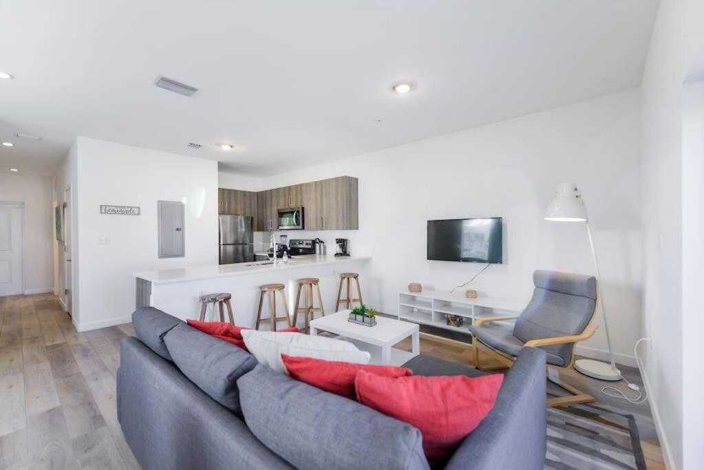 Willa Amazing Town House 15 Min From The Beach Wfree Parking Miami Zewnętrze zdjęcie